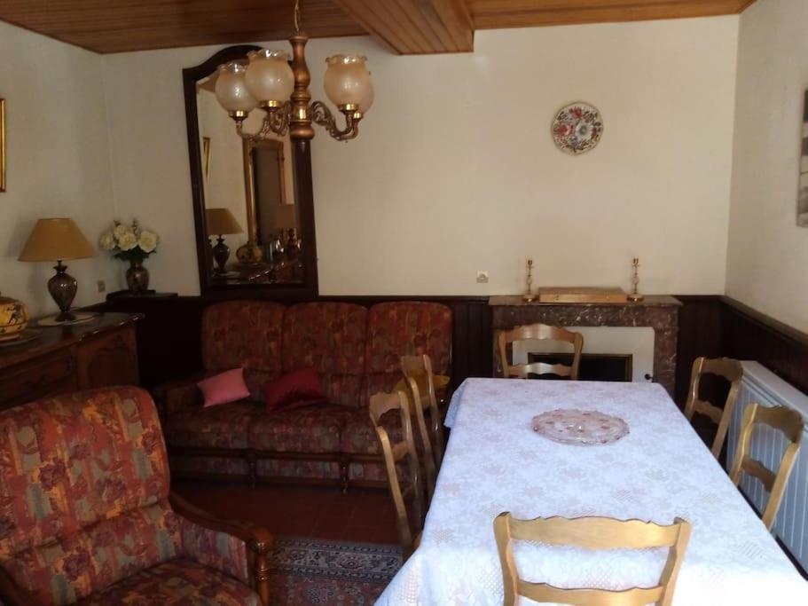 Gite Sous L' Orme Asquins Екстер'єр фото